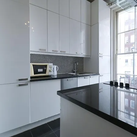 Queensway Hyde Park Flat By Dc Guest house London