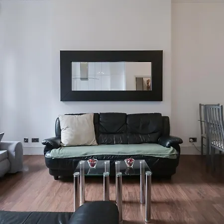 Queensway Hyde Park Flat By Dc Guest house
