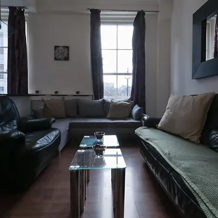 Queensway Hyde Park Flat By Dc Guest house
