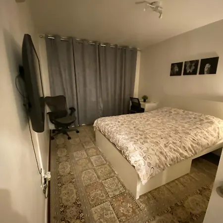One Bedroom Flat In Chiswick W4