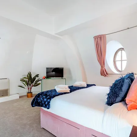 Welcome - Trafalgar Square Apartment