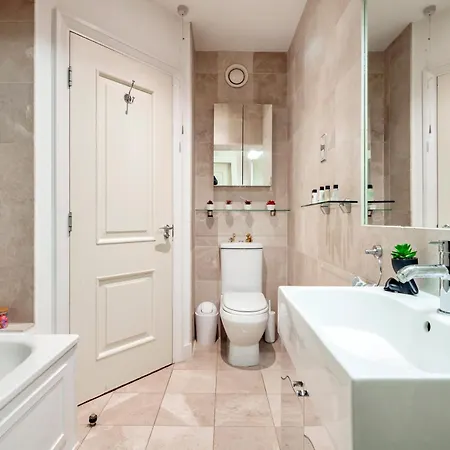 Welcome - Trafalgar Square Apartment *