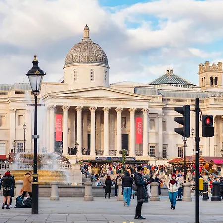 Welcome - Trafalgar Square *