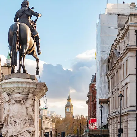 Welcome - Trafalgar Square * London