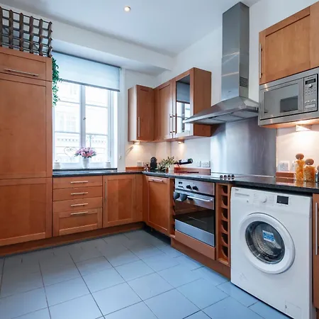 Welcome - Trafalgar Square Apartment *