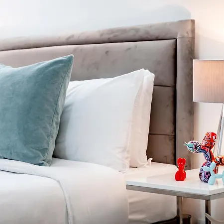 Welcome - Trafalgar Square Apartment