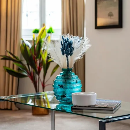 Welcome - Trafalgar Square Apartment London