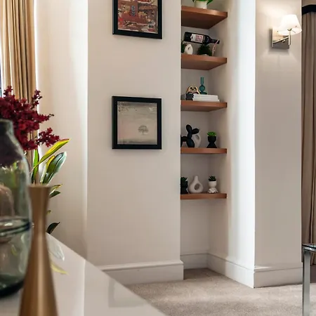 Welcome - Trafalgar Square Apartment