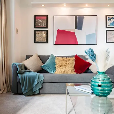 Welcome - Trafalgar Square Apartment *