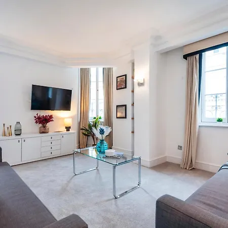 Welcome - Trafalgar Square Apartment *