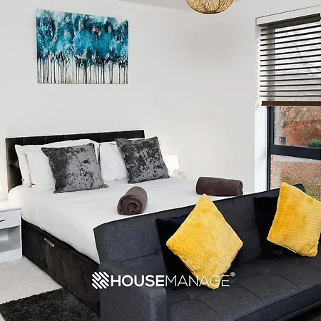 Modern Beautiful 5 Bed -sleeps 13 - Free Parking 度假居 *