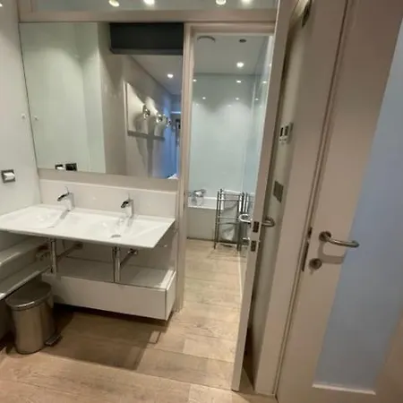 Appartamento Modern Self-contained Ground And Basement