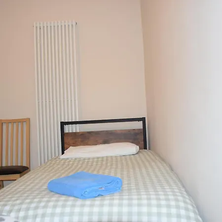 Chandos - 4 Bedroom House - 20 Mins To Centre London