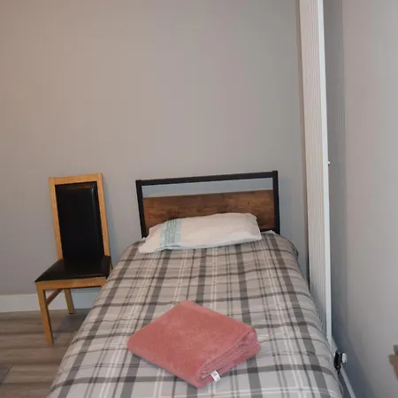 Chandos - 4 Bedroom House - 20 Mins To Centre London