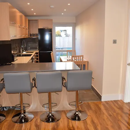 Chandos - 4 Bedroom House - 20 Mins To Centre Dom wakacyjny Londyn