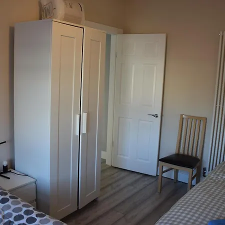 Chandos - 4 Bedroom House - 20 Mins To Centre Semesterbostad *