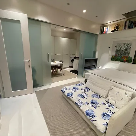 Appartamento Modern Self-contained Ground And Basement *
