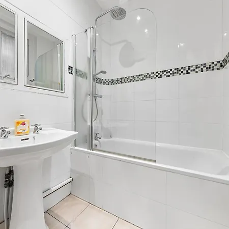 Apartment 3 Bedroom Sloane Square Kings Road Chelsea Bm1 London