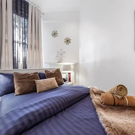 3 Bedroom Sloane Square Kings Road Chelsea Bm1 Apartment London