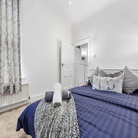 3 Bedroom Sloane Square Kings Road Chelsea Bm1 *