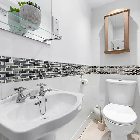 Apartment 3 Bedroom Sloane Square Kings Road Chelsea Bm1 *