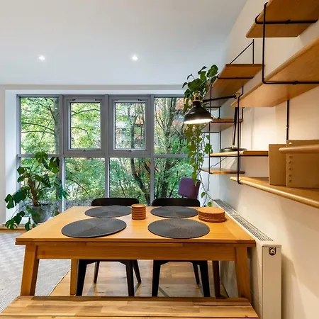 2-bed 2-bath In Old Street
