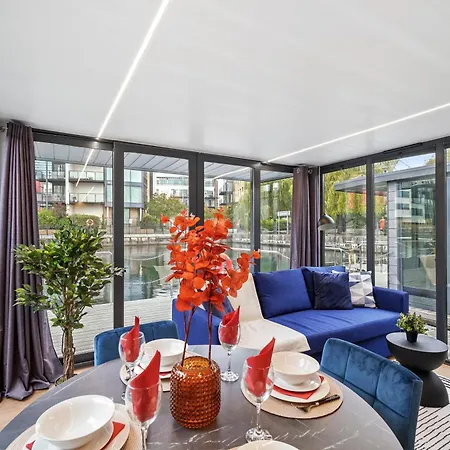 Botel Unique Water In - Sleeps 6