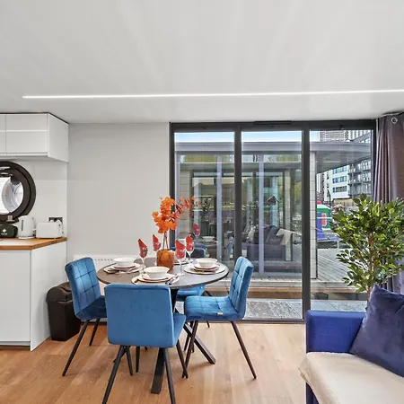 Unique Water In - Sleeps 6