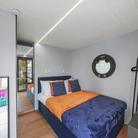 Botel Unique Water In - Sleeps 6
