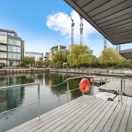 Unique Water In - Sleeps 6 Botel *