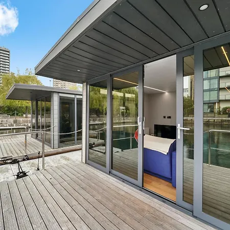 Unique Water In - Sleeps 6 *