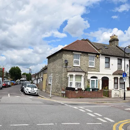 Chandos - 4 Bedroom House - 20 Mins To Centre Dom wakacyjny *