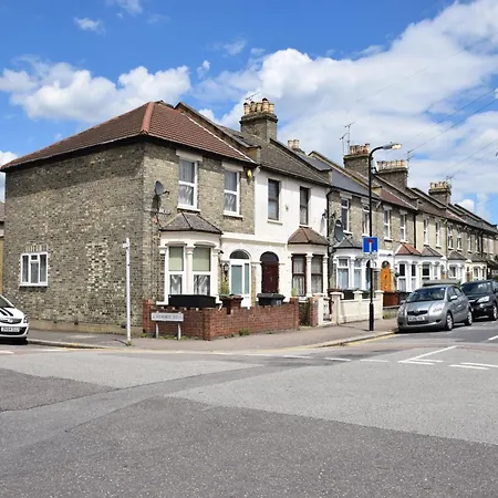 Chandos - 4 Bedroom House - 20 Mins To Centre Dom wakacyjny Londyn