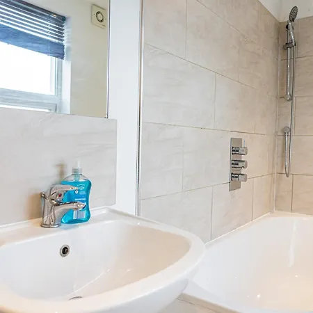 Spacious 2 Bedroom In Hackney Apartment London