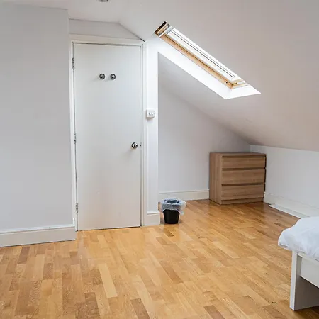 Spacious 2 Bedroom In Hackney Apartment London