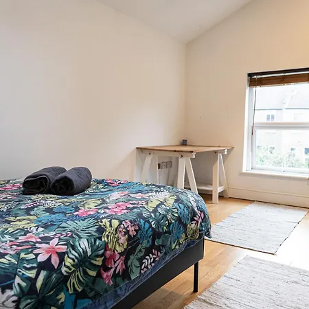 Spacious 2 Bedroom In Hackney Apartment *