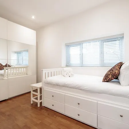 Maida Vale Gem By Little Venice With Stunning Garden Apartment London