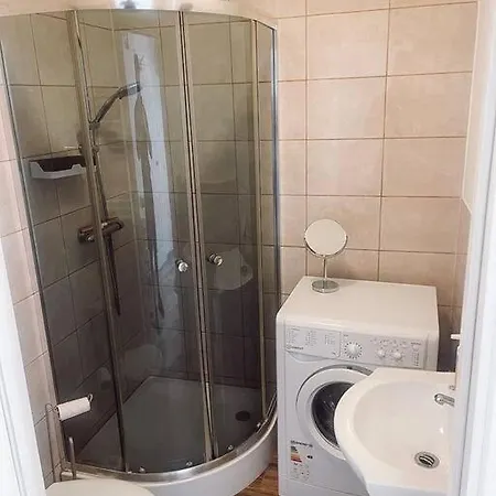 2 Bed London Flat, Fully Equipped. Apartment