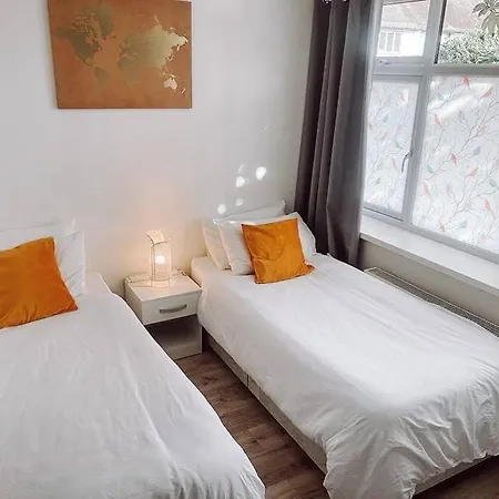 Apartment 2 Bed London Flat, Fully Equipped. Croydon