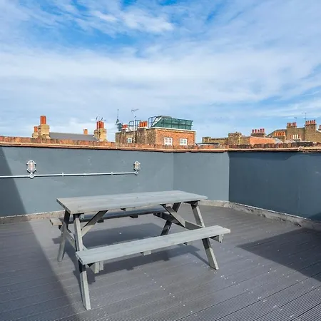 Spacious On Chapel Market Holiday home London