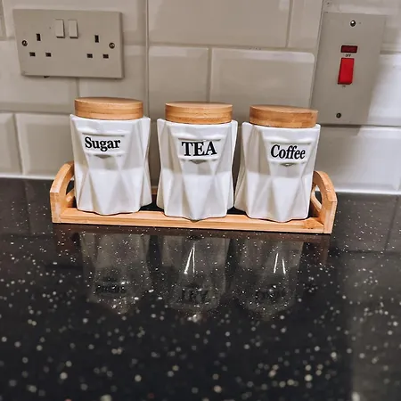 Cosy 2 Bedroom In Swiss Cottage. London