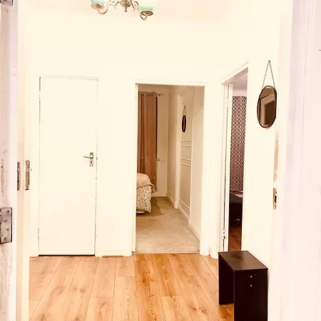 Apartment Cosy 2 Bedroom In Swiss Cottage. *
