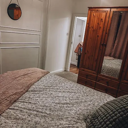 Cosy 2 Bedroom In Swiss Cottage. London