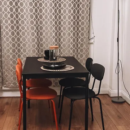 Cosy 2 Bedroom In Swiss Cottage. Apartment *