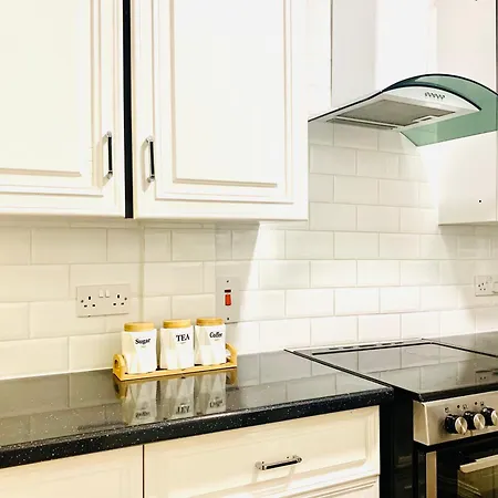 Cosy 2 Bedroom In Swiss Cottage. *