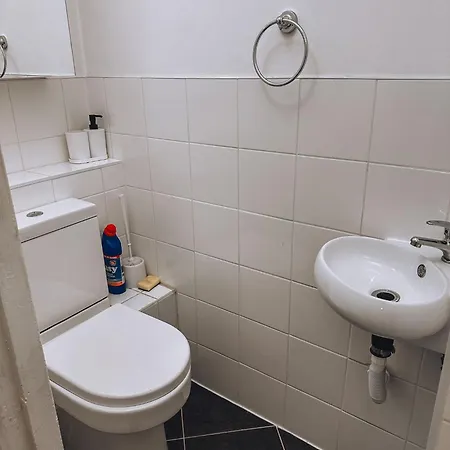 Cosy 2 Bedroom In Swiss Cottage.