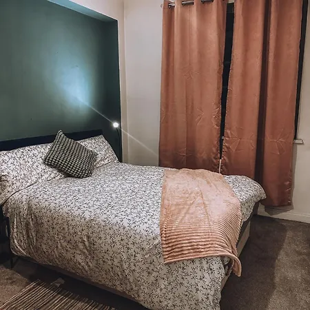 Cosy 2 Bedroom In Swiss Cottage. * London
