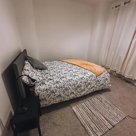 Cosy 2 Bedroom In Swiss Cottage. Apartment