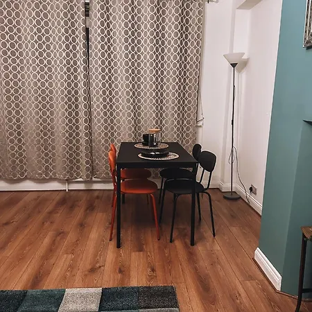 Apartment Cosy 2 Bedroom In Swiss Cottage.