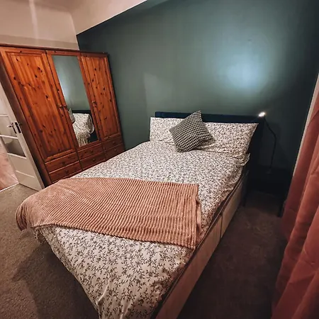 Cosy 2 Bedroom In Swiss Cottage.